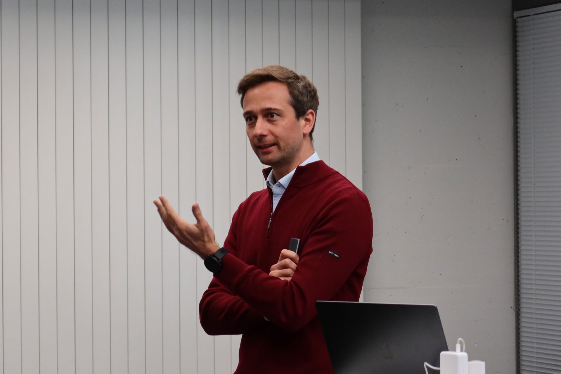 Lecturer teaching during the CAS in Management of Life Sciences